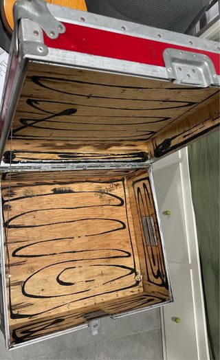 Baúl Vintage Rojo y Plateado