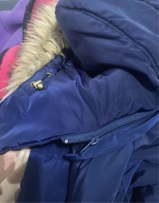 Abrigo azul con cinturón