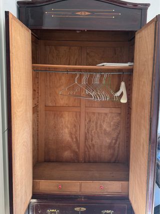 Armario antiguo madera con espejo