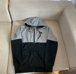 Sudadera The North Face gris y negra