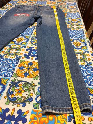 Jeans Zuiki con Patch e Strappi