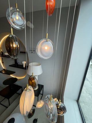 Lámpara colgante Bomma cristal y metal