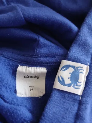 Felpa blu con stampa granchio