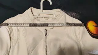 Cazadora polipiel blanca mujer