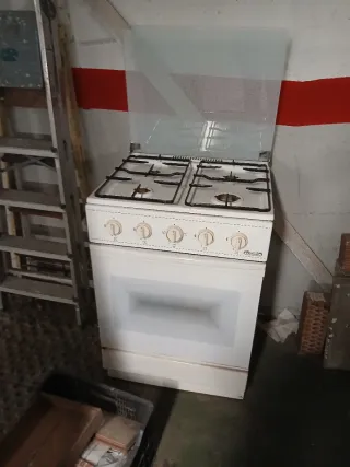 Cocina de gas Timshel 4 fuegos y horno