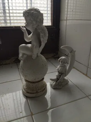 Coppia di angeli decorativi