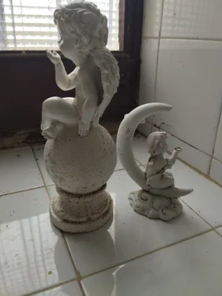 Coppia di angeli decorativi