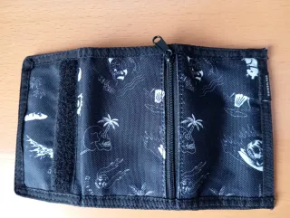 Cartera Quiksilver calaveras