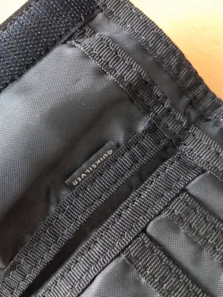 Cartera Quiksilver calaveras