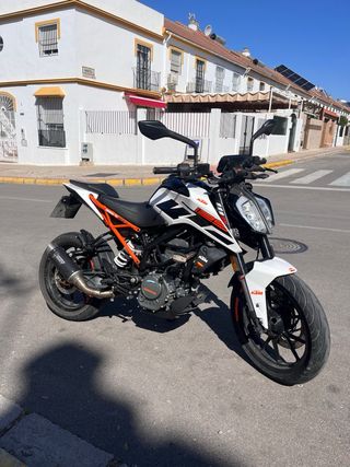 KTM Duke 125 - Blanca y Naranja