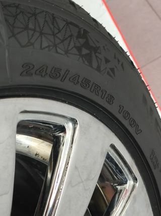 Llantas 18 con Neumáticos (Set de 4)