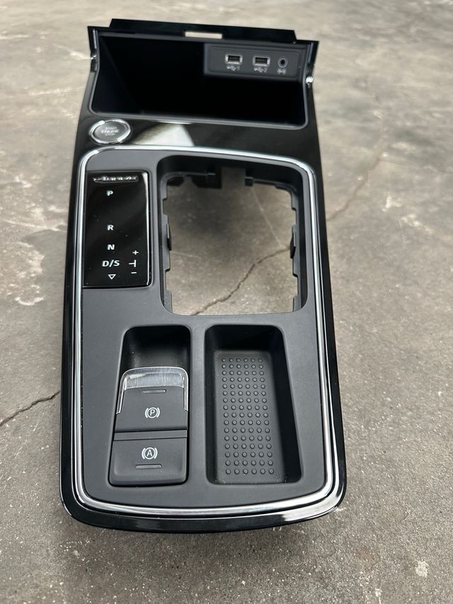 Embellecedor consola central y palanca selectora