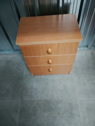 Mesita de noche 3 cajones madera