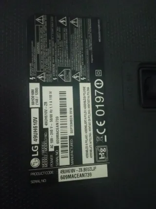 Televisor LG Negro y Beige