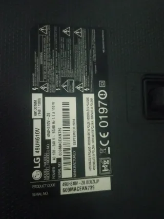 Televisor LG Negro y Beige