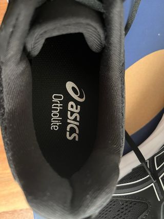 Zapatillas Asics Negras y Blancas