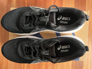 Zapatillas Asics Negras y Blancas