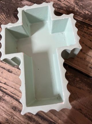 Caja en Cerámica Niño Jesús sobre Cruz, 18x 11 alt