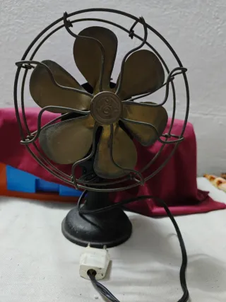 Ventilador antiguo de mesa
