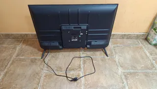 Televisión Engel Negra y Multicolor