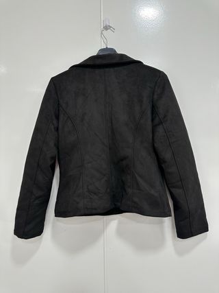 Chaqueta negra estilo motorista