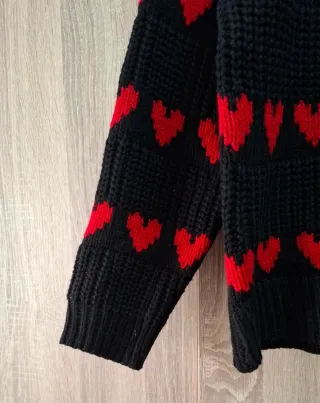 Jersey Shein XL Negro Corazones Rojos