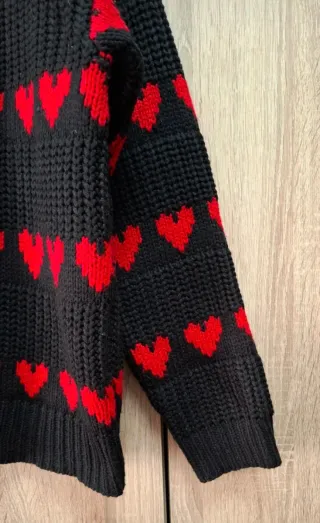 Jersey Shein XL Negro Corazones Rojos