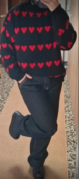 Jersey Shein XL Negro Corazones Rojos