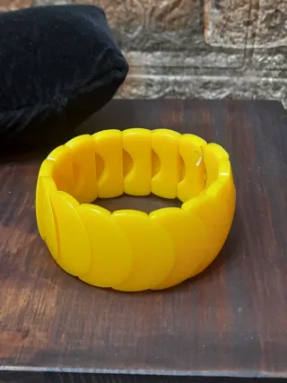 Bracciale elastico giallo squame plastica