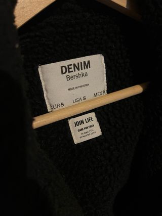 Chaqueta vaquera negra pelitos hombre Bershka S