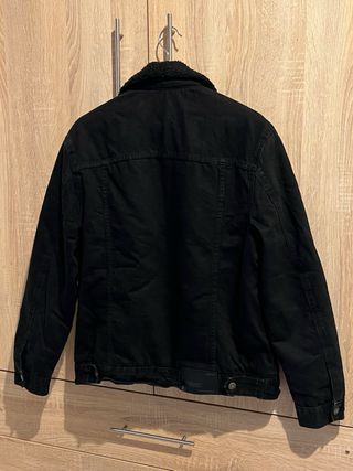 Chaqueta vaquera negra pelitos hombre Bershka S