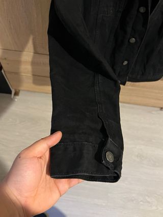 Chaqueta vaquera negra pelitos hombre Bershka S