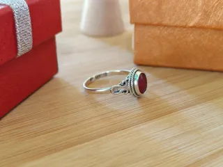 Anillo Plata y Rubí Facetado