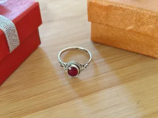 Anillo Plata y Rubí Facetado
