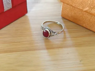 Anillo Plata y Rubí Facetado