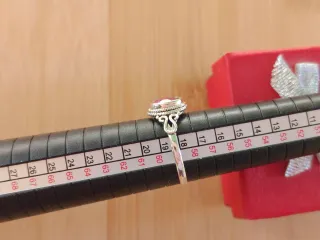 Anillo Plata y Rubí Facetado