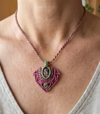 Collar mini "Flecha de Venus"  Rodocrosita