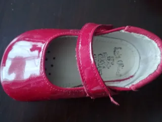 Zapatos de bebé rojos charol