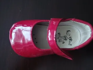 Zapatos de bebé rojos charol
