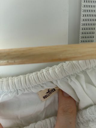 Top Hollister Blanco Encaje Hombros Descubiertos