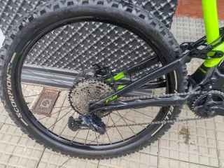 Bicicleta Turbo Levo Carbono 700Wh