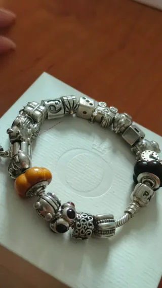 Pulsera Pandora con charms