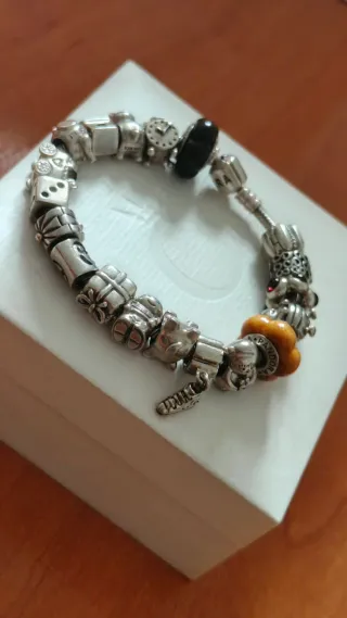 Pulsera Pandora con charms