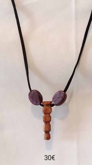 Collar artesanal de madera con cuentas