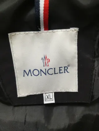 Chaqueta Moncler Negra Plumas