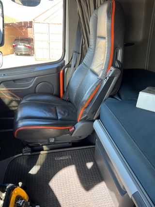 Camión Volvo FH 540 8x4 Grúa Effer 5