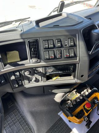 Camión Volvo FH 540 8x4 Grúa Effer 5