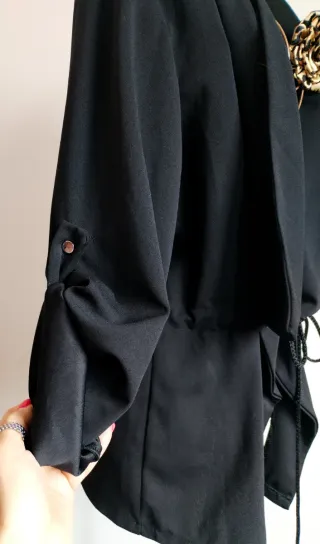 Giacca nera con  coulisse in vita