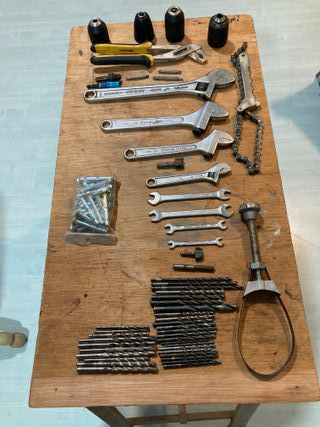 Lote Herramientas: Brocas, Llaves Inglesas y Fijas