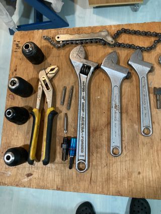 Lote Herramientas: Brocas, Llaves Inglesas y Fijas